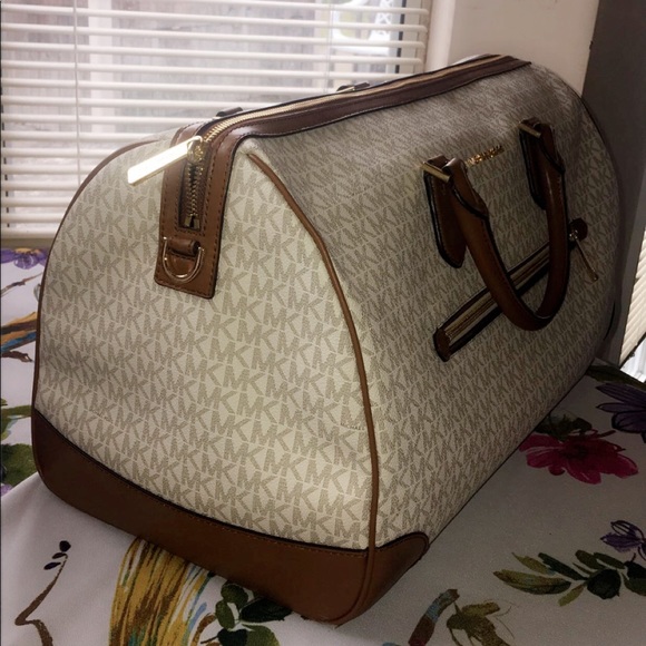 Michael Kors Travel Bag - Picture 3 of 5